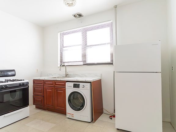 3rd image of 3427 43rd St APT 1F