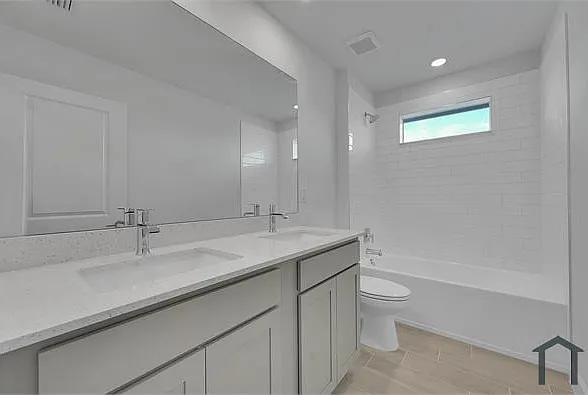 4 bed, 2311 sqft, $4,700 — Photo 4
