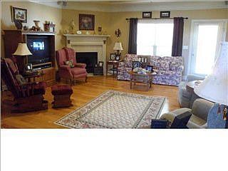 3rd image of 563 Browning Dr