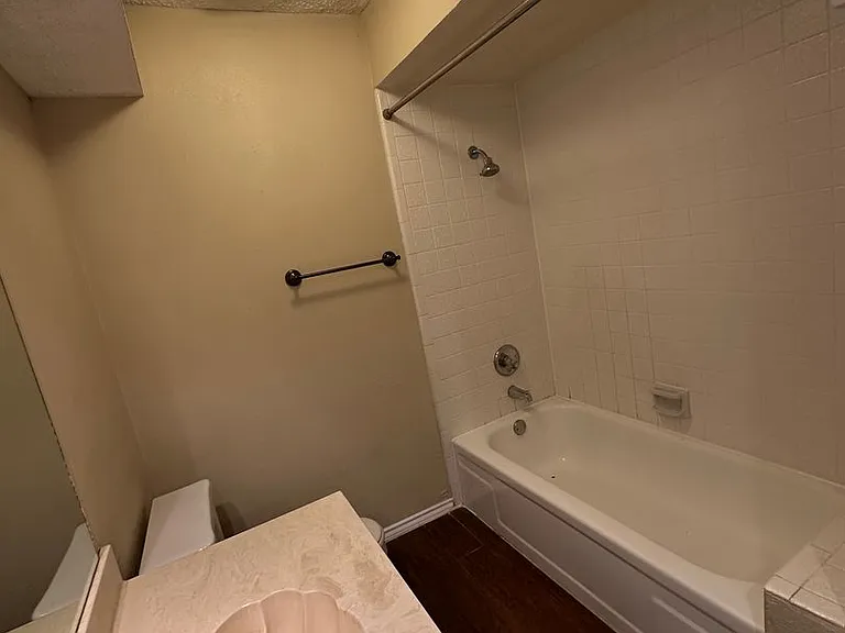 630 W Canty St #B4 — Photo 11