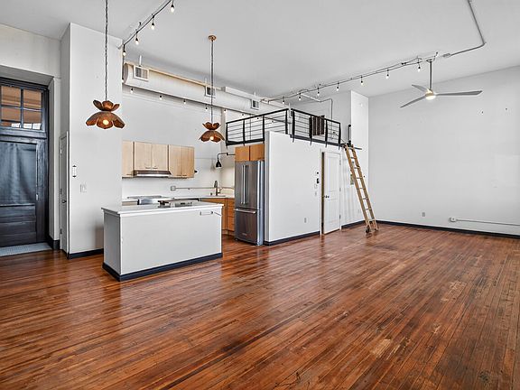 4th image of 301 Central Ave NE #302