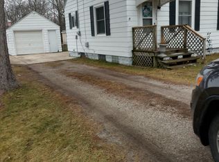 1056 E Hile Rd, Norton Shores, MI 49441