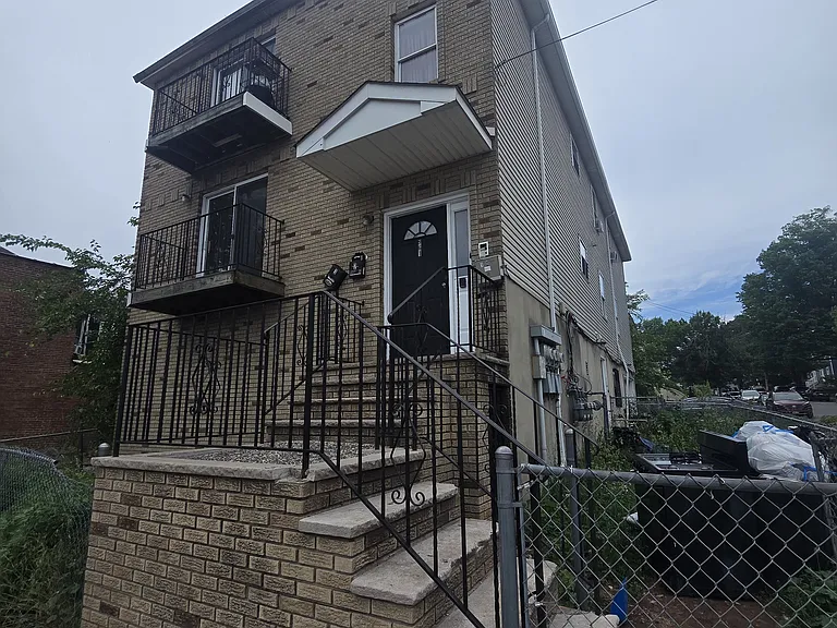 961 Bergen St #G2 — Photo 1