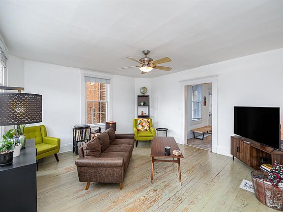 5th image of 411 Stanley Ave