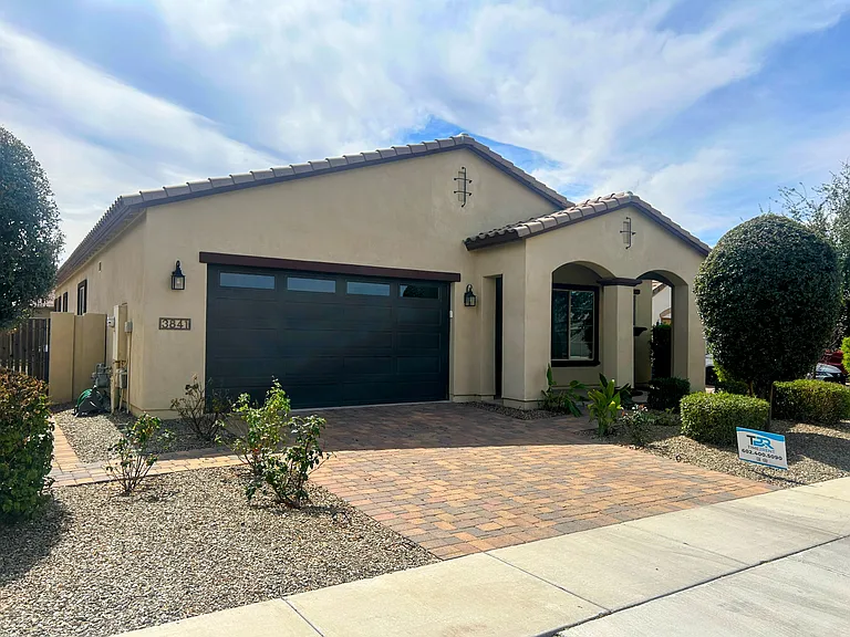 3841 E Powell Pl — Photo 3