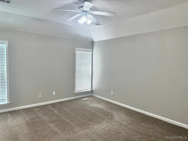 1136 Hallwood Ln — Photo 10