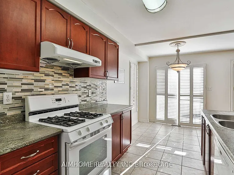 348 Kittridge Rd — Photo 13