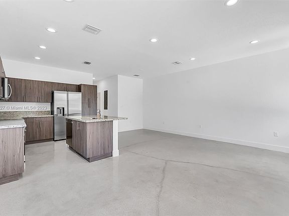 3rd image of 642 NW 15th Ave #0
