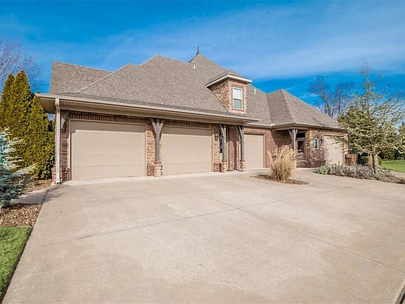 3rd image of 7001 W Balmoral Dr
