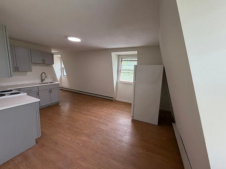 682 Beech St #6 — Photo 3