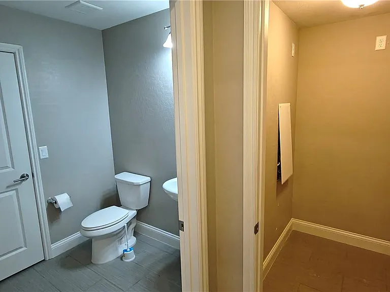 2868 Josephine Dr — Photo 20
