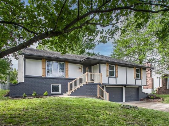 7507 E 126th St, Grandview, MO 64030