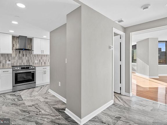 4th image of 202 W Rittenhouse Sq #1704