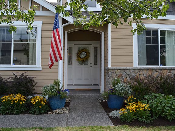 2nd image of 18046 Mount Walker Dr NE