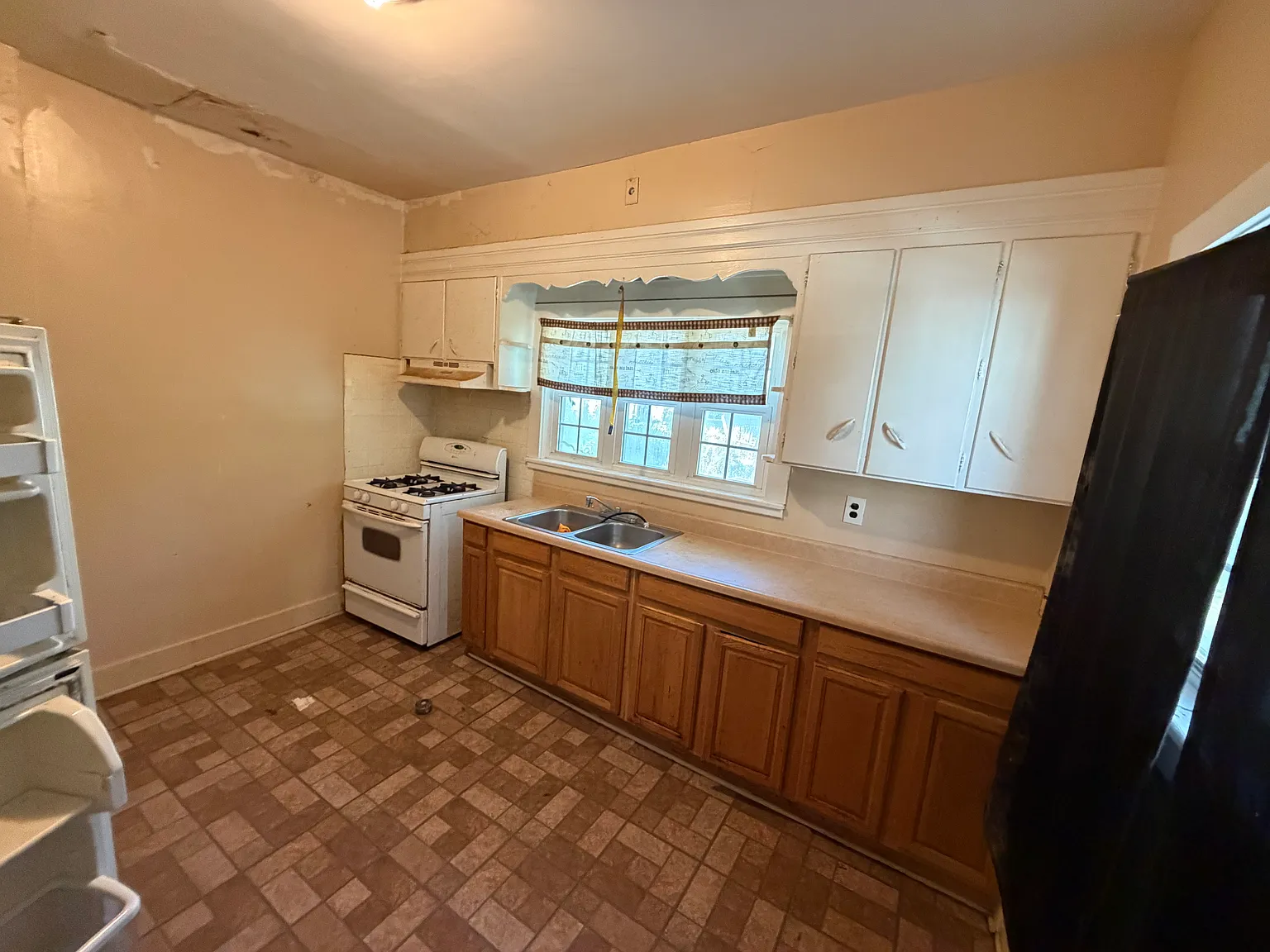 3 bed, 1200 sqft, $1,400 — Photo 4