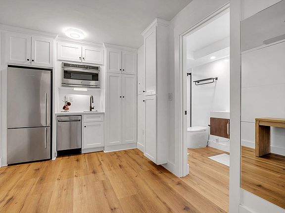 4th image of 405 Dunwoody St APT 24