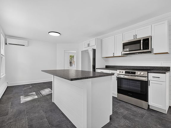 2nd image of 46 Hatch St Unit 1