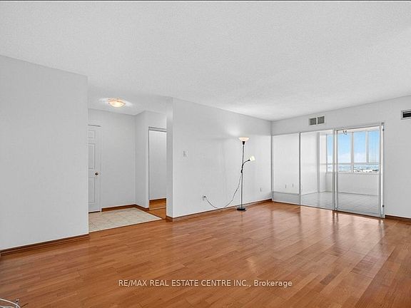 4th image of 100 County Court Blvd #1201