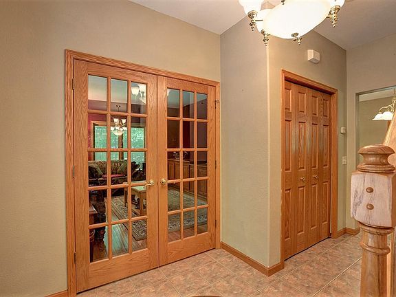 5th image of 225243 Maplewood Dr