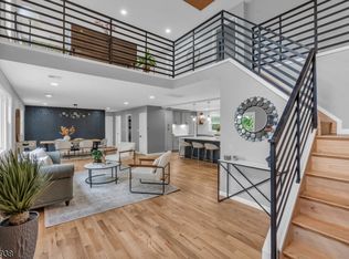 10 Ivy Ln, Bridgewater, NJ 08807