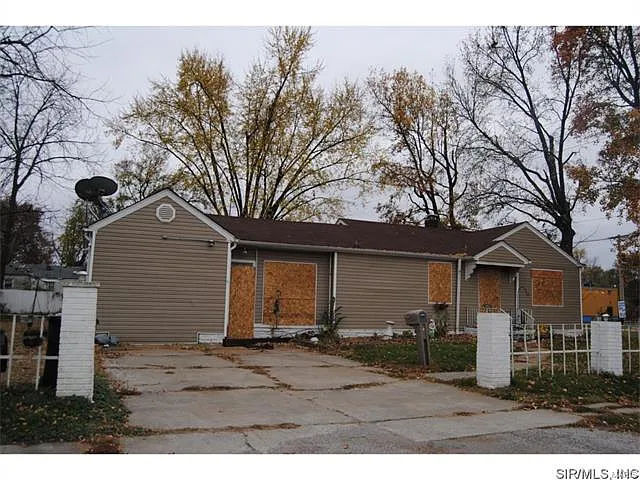 5402 Avon Pl photo 1