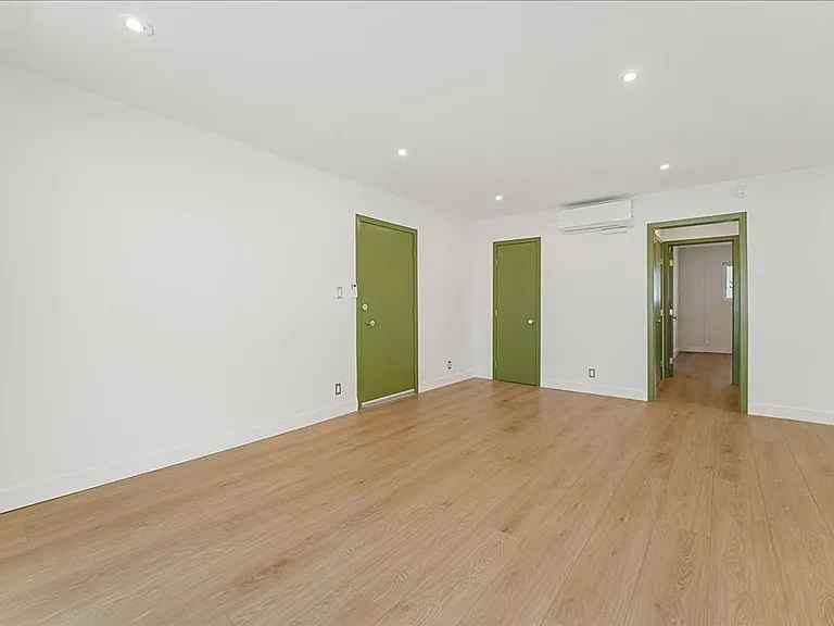 6615 Franklin Ave. — Photo 2