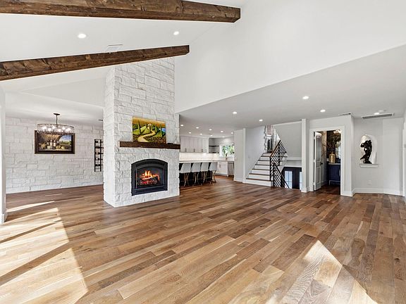 4th image of 26 Leisure Ln