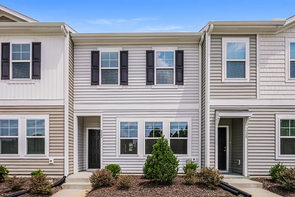 2 bed, 2.5 bath, 1590 sqft, $1,645 — Photo 1