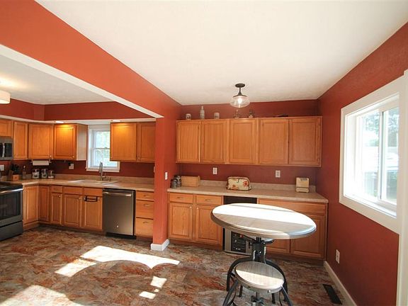 2nd image of 415 Arcade Ave