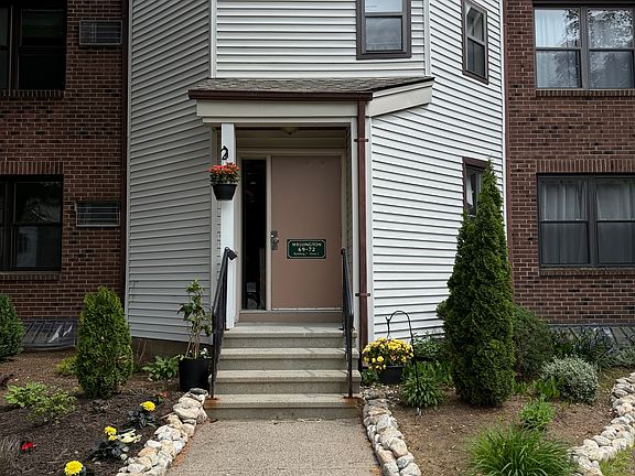 2nd image of 71 Wellington Dr Unit 71