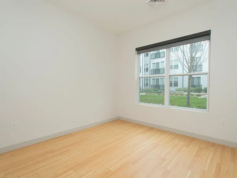 West Square Apartments — Photo 186