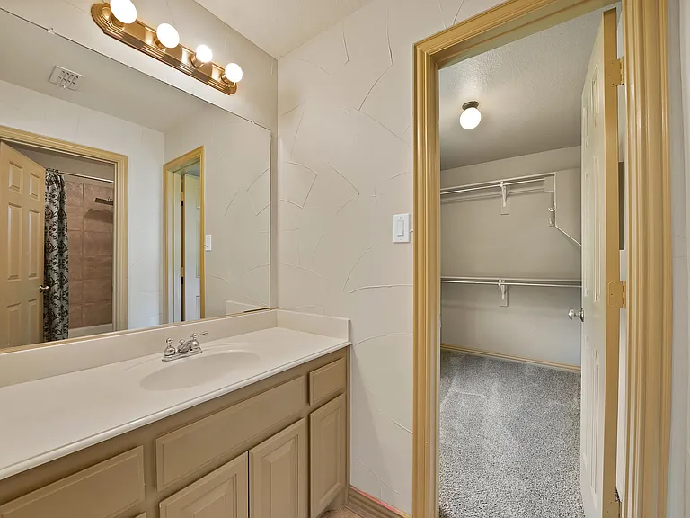 2245 Homestead Ln — Photo 6