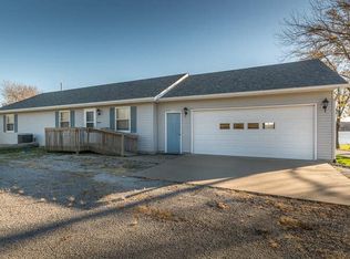 3758 Midway Beach Rd, Muscatine, IA 52761