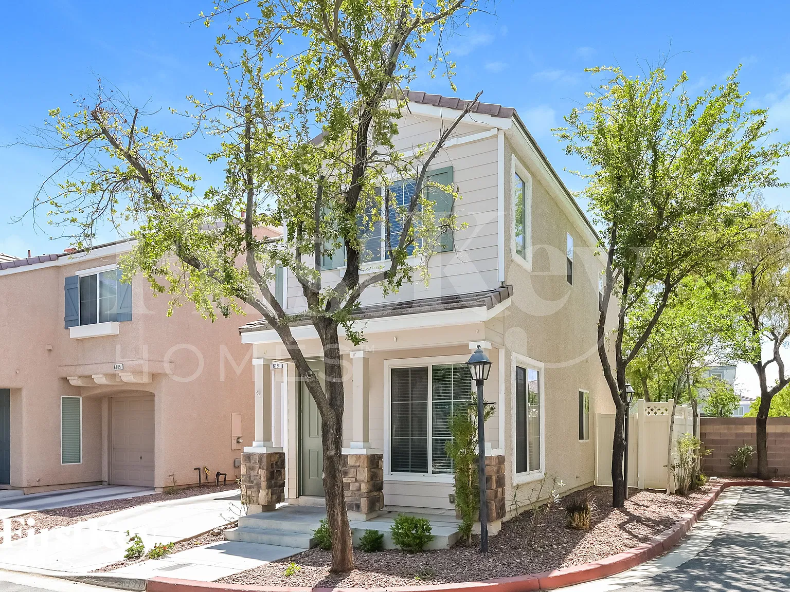 3 bed, 2.0 bath, 1311 sqft, $2,055 — Photo 2