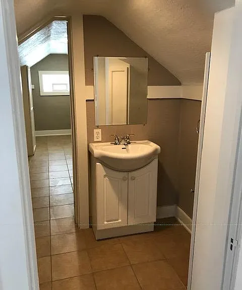 3933 Fisher St — Photo 10