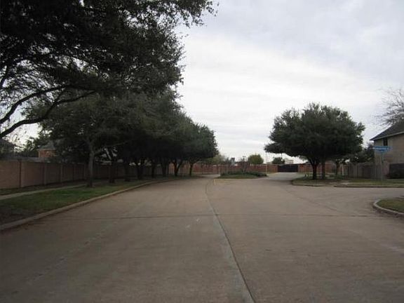 3rd image of 1426 Meadow Lakes Dr