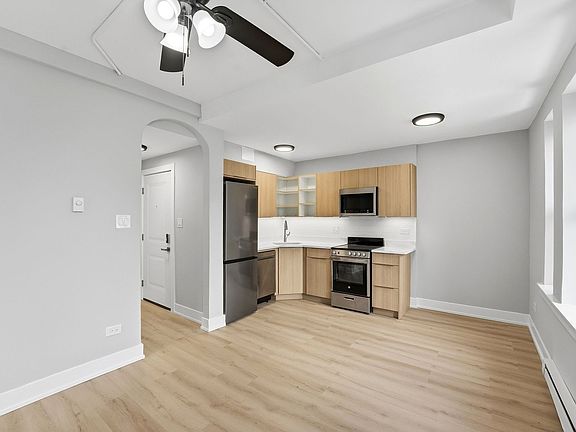 3rd image of 1632-44 W Howard St #304
