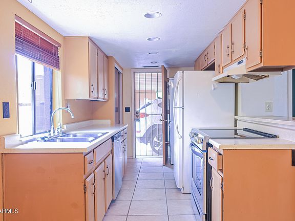 3rd image of 10407 N 11th Pl Unit 3