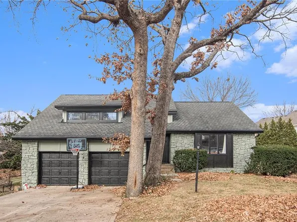 213 NE Landings Ct, Lees Summit, MO 64064