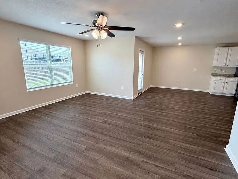 4 bed, 2.0 bath, 1787 sqft, $2,100 — Photo 2