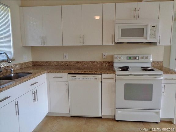 5th image of 1025 NW 11th Pl