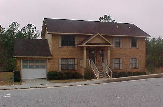 1st image of 3753 Crest Dr