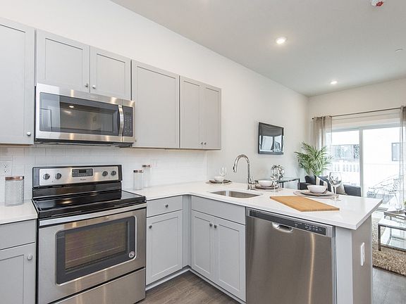 1002 Kitchen 4