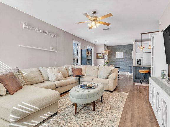 2nd image of 12156 Longleaf Oak Trl