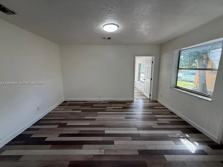 2813 Dewey St #1 — Photo 16