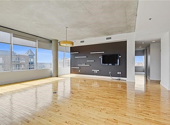 3rd image of 4646 Broadway APT 11S