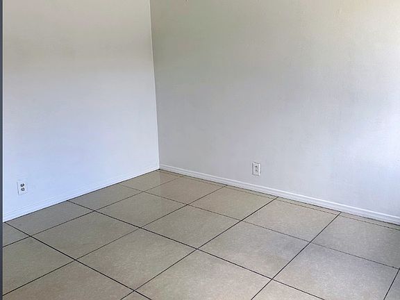 4th image of 2567 Tweedy Blvd APT B