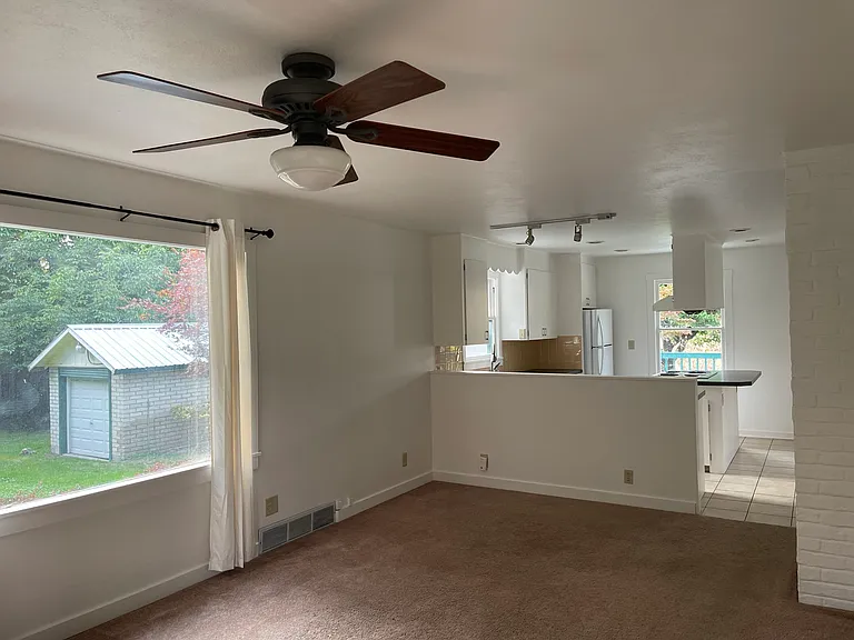 245 N Harris Ave — Photo 5
