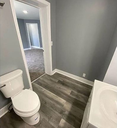 4th image of 102 E Main St