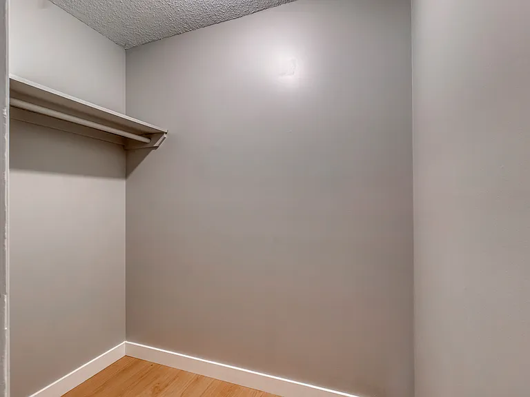 742 Kingsmere Cres SW — Photo 12